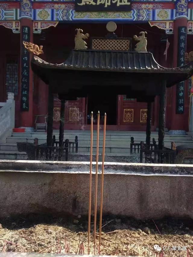 道教知识-学习与道士沟通的方式,进道观敬香礼拜的礼仪