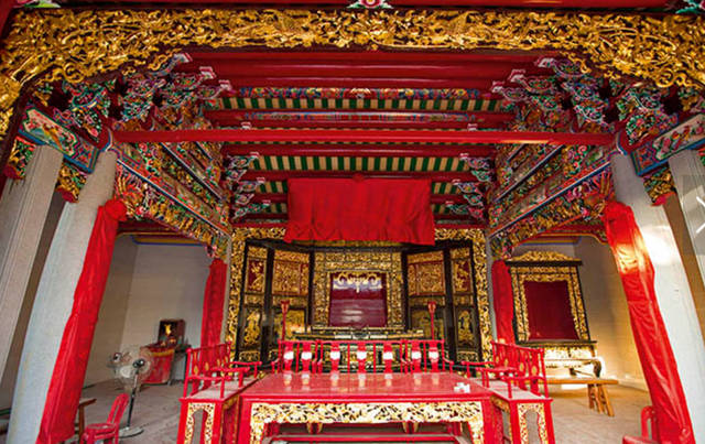 原创纪实记者:清水里呛呛,血水里泡泡,咸水里滚滚