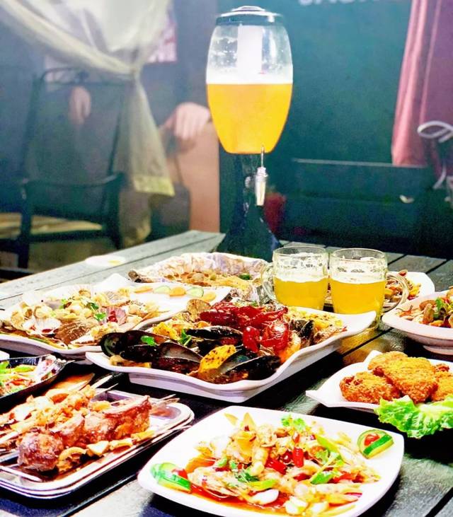 露天大排档啤酒海鲜烤串大兴小伙伴能从深夜造到凌晨