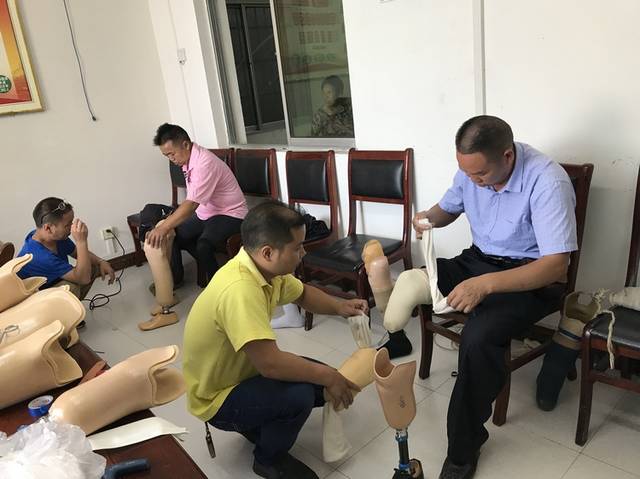 人的筛查和安装工作,帮助贵定县贫困截肢残疾人提供肢体运动补偿功能