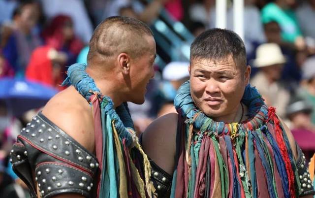 蒙古摔跤手巴特尔图片
