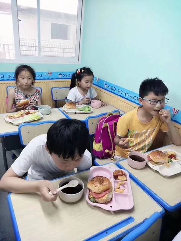 贝贝乐小饭桌