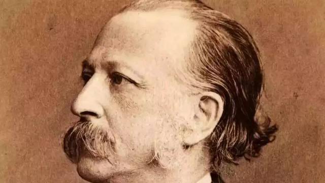 德国著名的诗人海涅出生在一个犹太人家庭,父母希望他经商,但他自己却