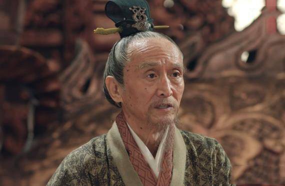 同时被告诫不能废长立幼,曹操听了谋士的话,孙