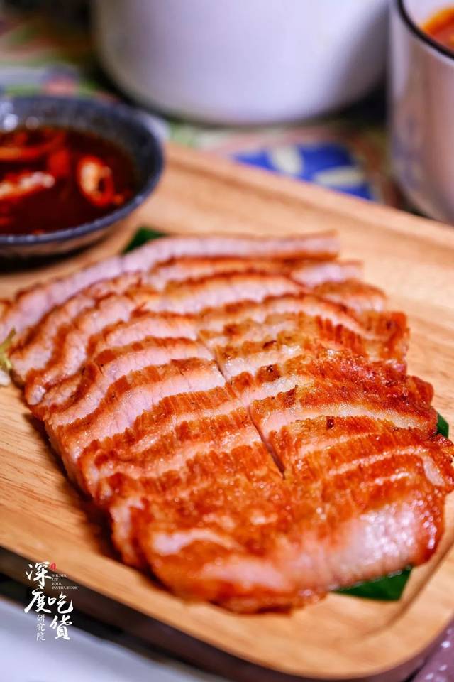 吃起来还是蛮过瘾的~   泰式金牌炭烧猪颈肉