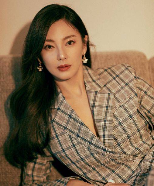 张雨绮综艺立人设,大胆吃蜘蛛没在怕,网友质疑