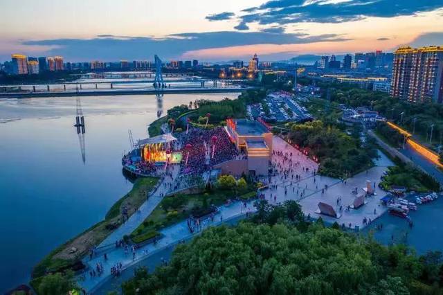 壮丽70年61奋斗新时代国家级省级媒体看锦州锦州城在水中映人在山画