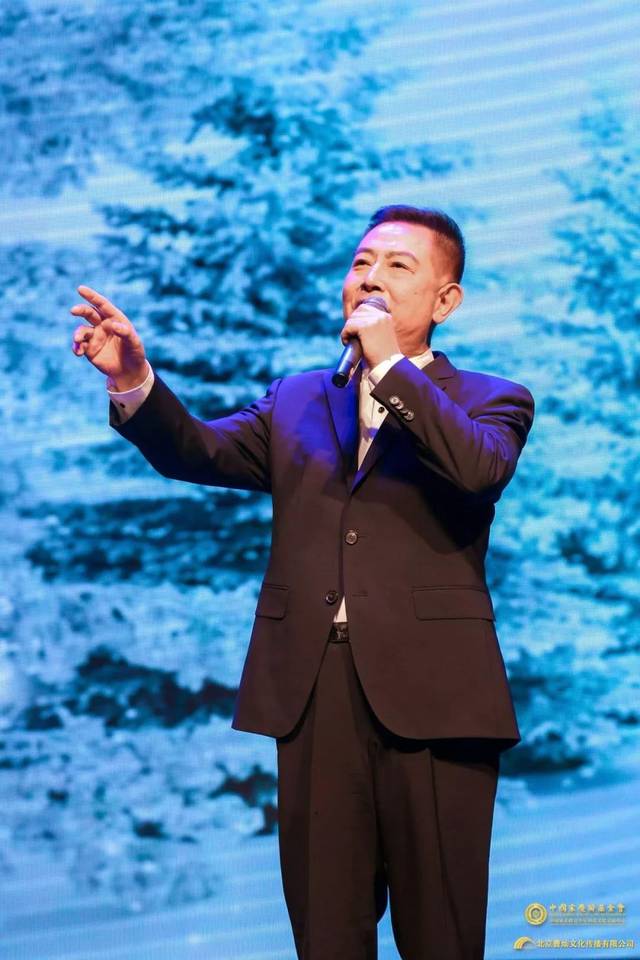 作品展播中央广播电视总台国宝档案主持人任志宏朗诵沁园春雪