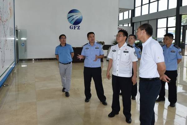 8月17日下午,肇庆市副市长,市公安局局长董信奇带领市局党委委员,政治