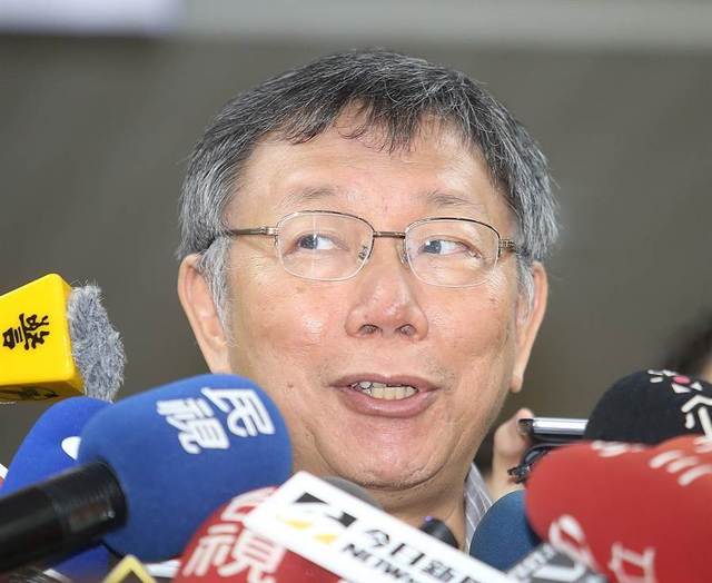 避谈台湾人是中国人!历史学者王丰8字呛柯文哲