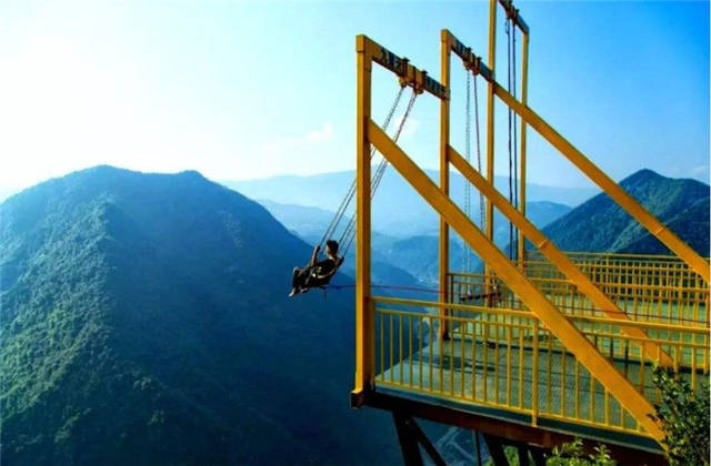 历奇探险悬崖秋千,挑战你的极限