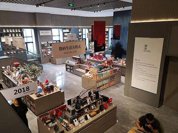 一家只卖2040种图书的书店,开在酒店大堂