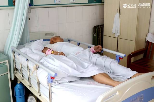 胶州五保户老人病床瘫痪竟无人看护究竟该由谁来管