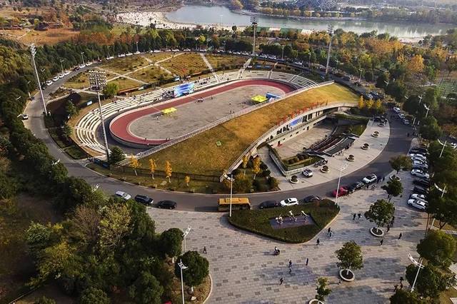 图 | 滨湖轮滑场 邱少林/摄 图 | 场地区域示意图