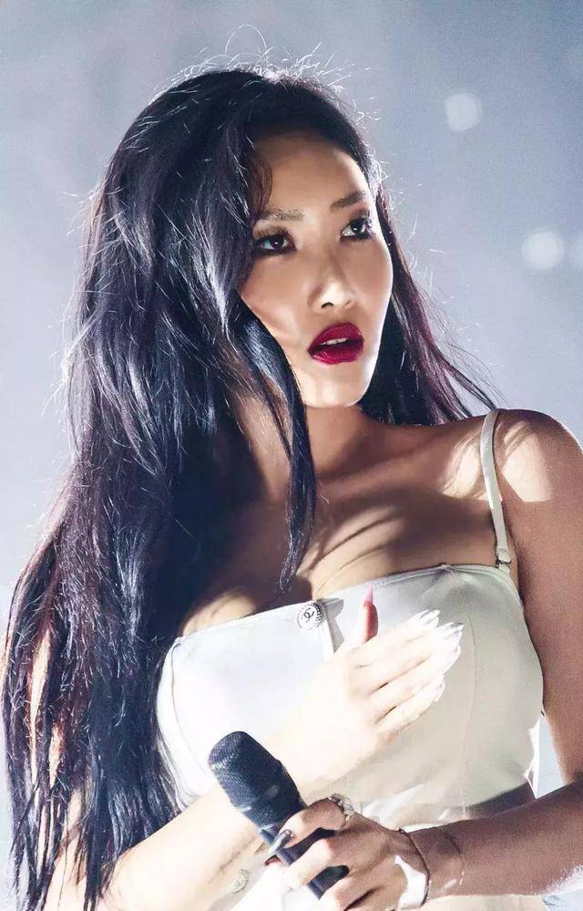 黑皮又怎样,还不是照样漂亮