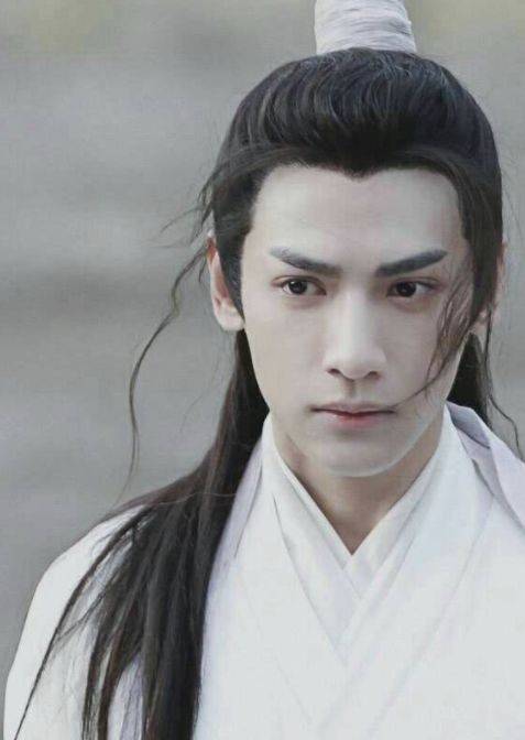 新生代古装男神,肖战潇洒,邓伦帅气,朱一龙俊美,都不及他惊艳