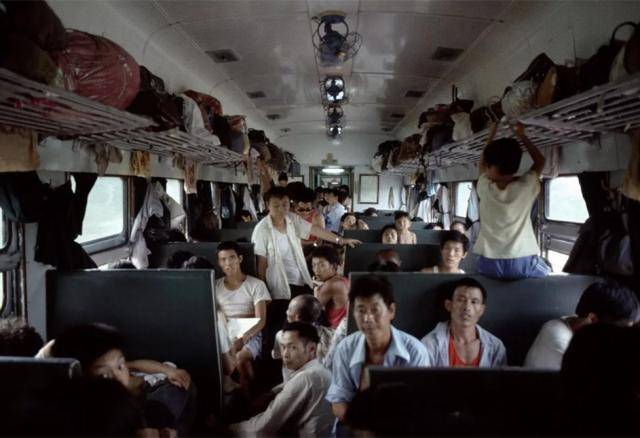 老照片那些关于绿皮火车的记忆带你来一场怀旧之旅