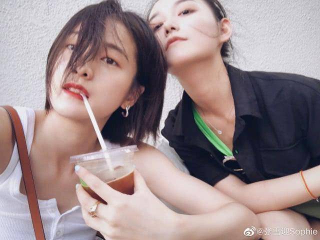 蒋依依起点低演技好,张子枫实力最强,00后小花个个都是扛把子