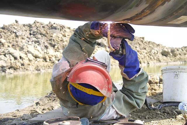 在孟加拉管道人是怎么干的