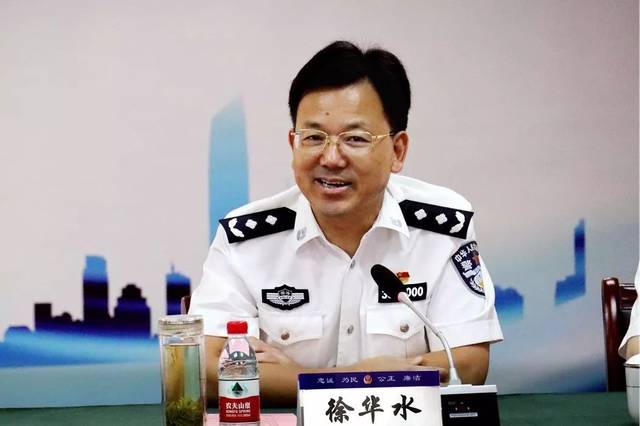 随后,邵逸夫医院党委书记,副院长刘利民,局党委副书记,政委蔡俊豪共同