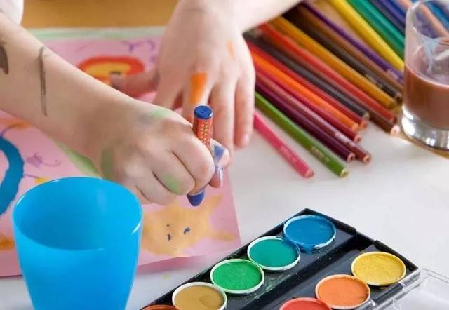 美涂涂:现代心理学的研究表明,3到6岁大的儿童进行少儿美术教育是非常