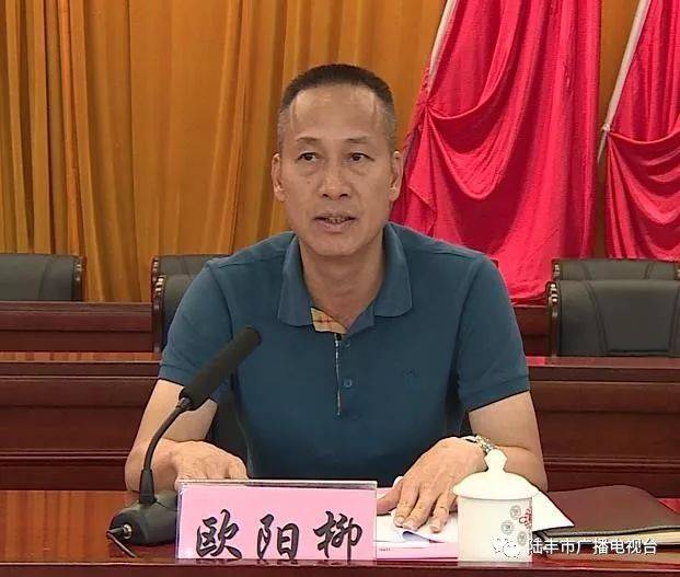 市领导彭薏菁,欧阳柳,沈伟贤,郑伟锋和汕尾市总工会领导,以及捐资单位