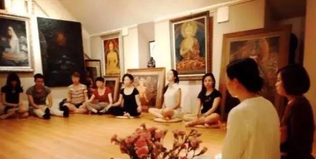 女子沉迷灵修,男女深入交流尺度大致家庭