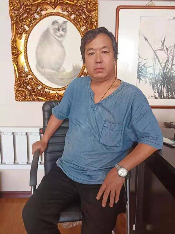 画家霍立群作品奔放大气使人赏心悦目