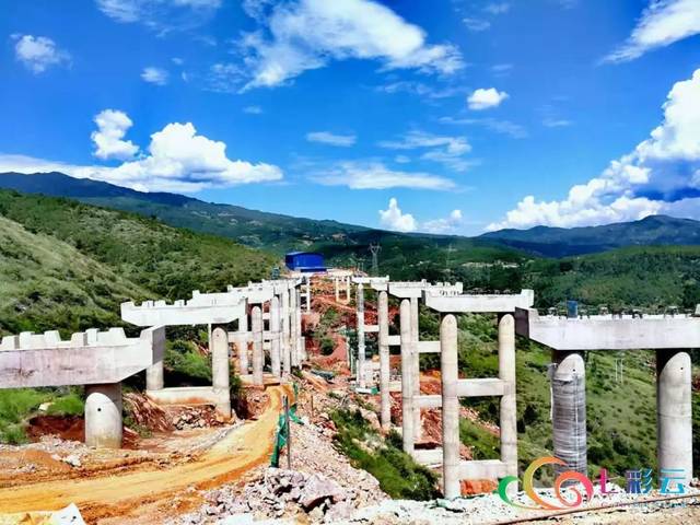 鹤关高速公路鹤庆段预计今年年底具备通车条件