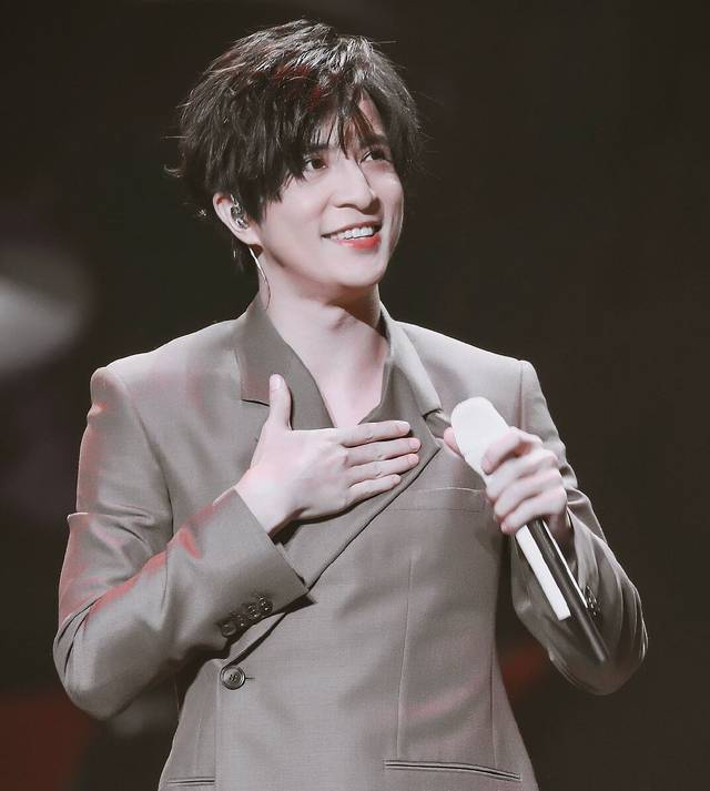 告白歌词含义 薛之谦新歌 笑场 的歌词曝光 作曲人是张洢豪 两人二度合作 上海轩冶木业有限公司