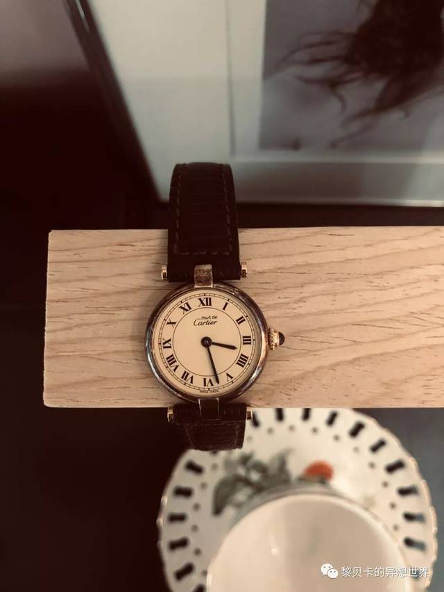 大仁大义：「摩凡陀表怎么调日历」这款movado museum sport手表怎么调到最正确时间，小表盘都代表什么？