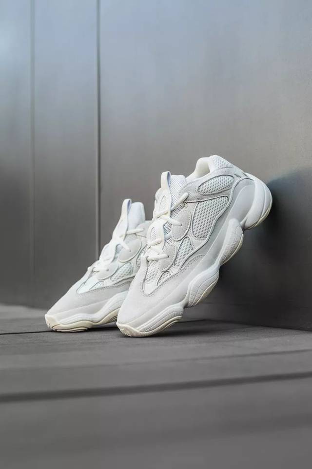 官网崩溃！今早的「骨白」Yeezy 500 谁买到了！？_手机搜狐网