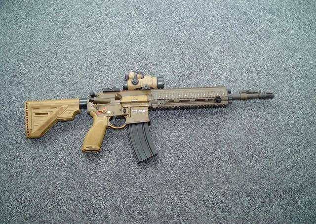 美国特种兵的抱怨推动德国设计师打造一代名枪hk416应运而生