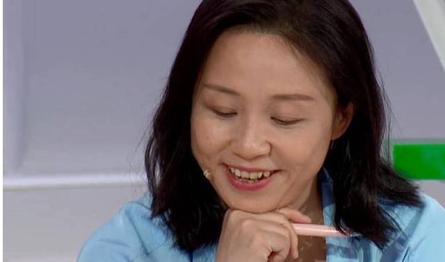 杨超越点评龙丹妮,透露龙丹妮是幕后大boss,谁出道她说了算?