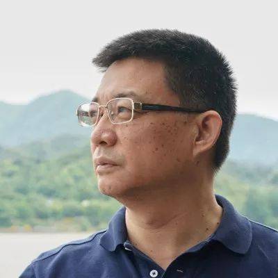 彭程,作家,评论家,现任《光明日报》高级编辑.