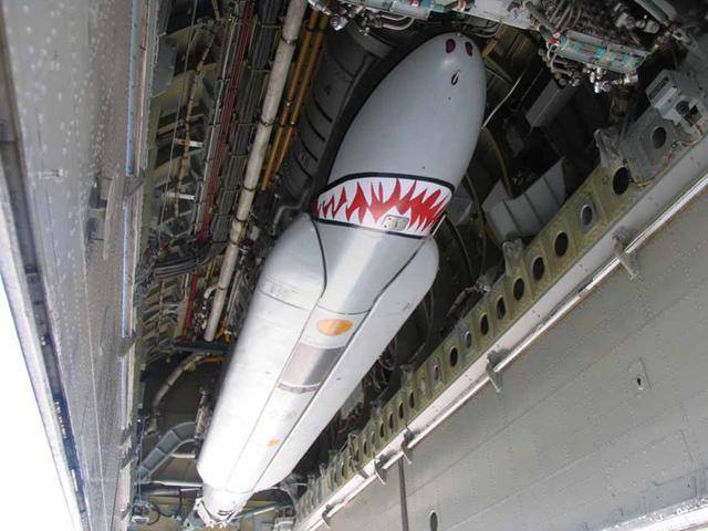 中美俄现役战略轰炸机内部弹舱对比:图160又深又宽,b2能装28吨