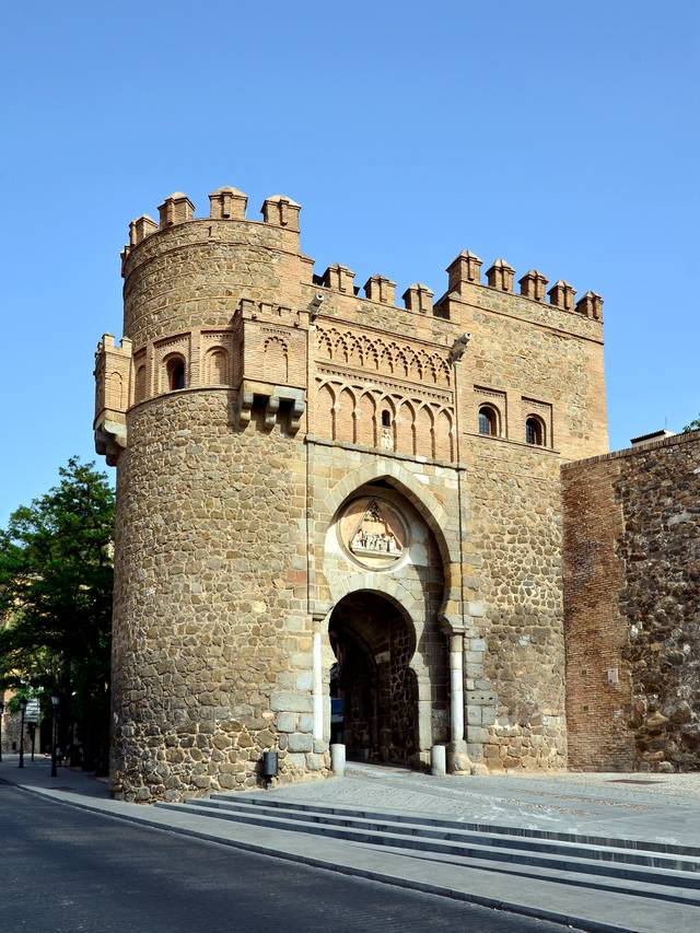 太阳门是托莱多的一座中世纪城门,由医院骑士团建于14世纪晚期