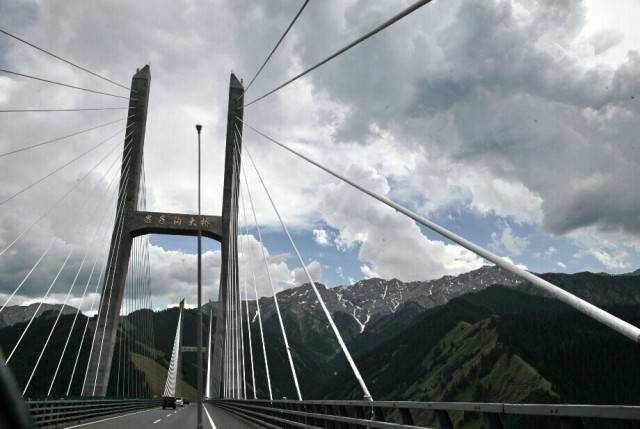 新疆伊犁霍城薰衣草福寿山网红玻璃桥休闲赏花三日游