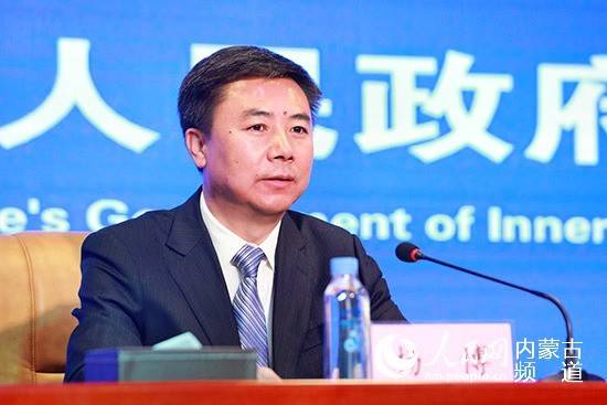 阿拉善盟委书记杨博作新闻发布