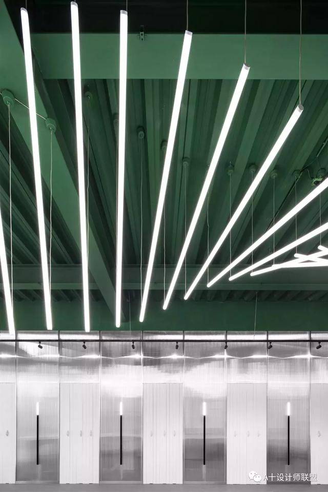 墙面嵌入式led线型灯---精细的线型灯在墙面依次排开形成光的阵列