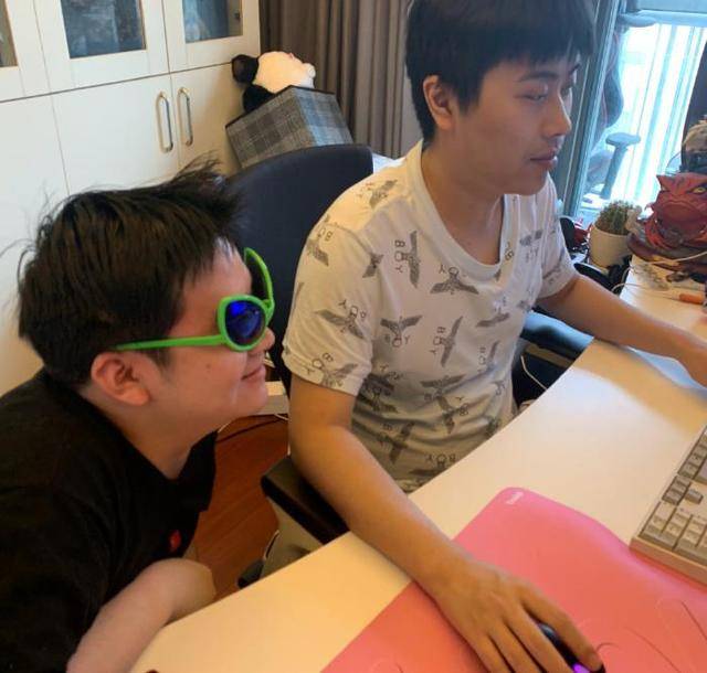 卢本伟在UU眼里是什么存在?备注舔狗,还叫他