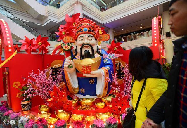 赚钱赚到手软,财神爷发红包,这3生肖今年躺着都能挣钱!