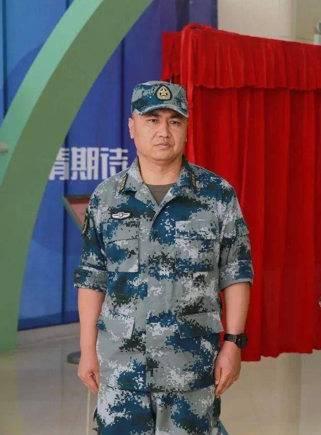 东莞军分区司令员卢建军,军分区战备建设处处长赵华奎,武装部部长