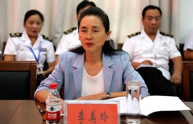 在县卫生监督所,调研组认真听取了温县卫生监督机构规范化建设工作