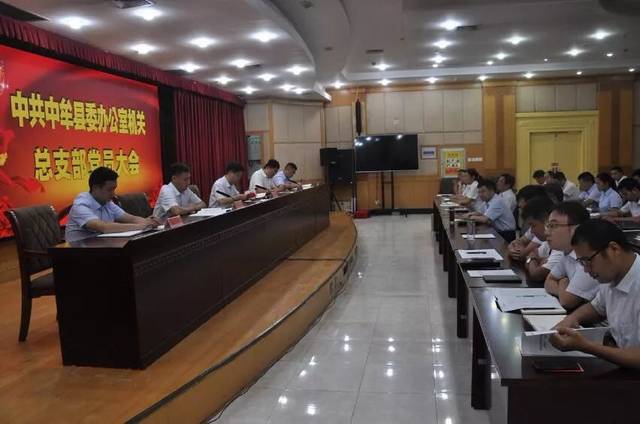 县委书记潘开名,县委副书记李晓亮,县委常委,县委办主任张胜利以普通