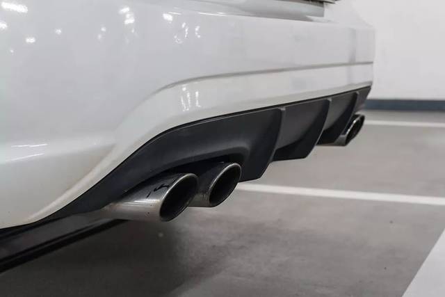 四处排气管凸显气势和运动气息.