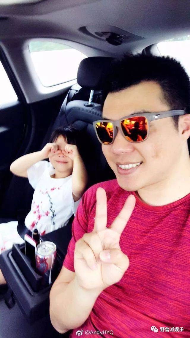 而一直以来被前夫黄毅清纠缠的黄奕,恐怕现在也是暗暗庆幸,终于可以消