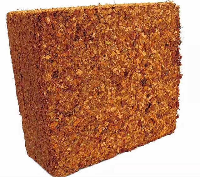 特点 : 50%粗纤维 50%细纤维 草莓专用椰糠条  规格型号:100 x 18 x