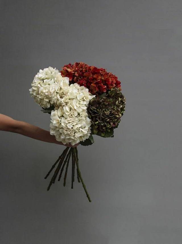 结婚花球 餐桌花推介 媲美真花的仿真花球 既环保 价钱相宜又美观 花球 帮果网