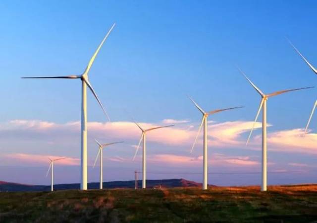 草原风电建设进行时|尚义新天大东山项目首台风机成功吊装